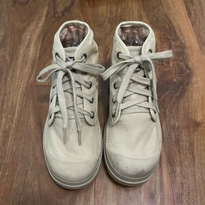 Billabong Cream Lace Up Boots